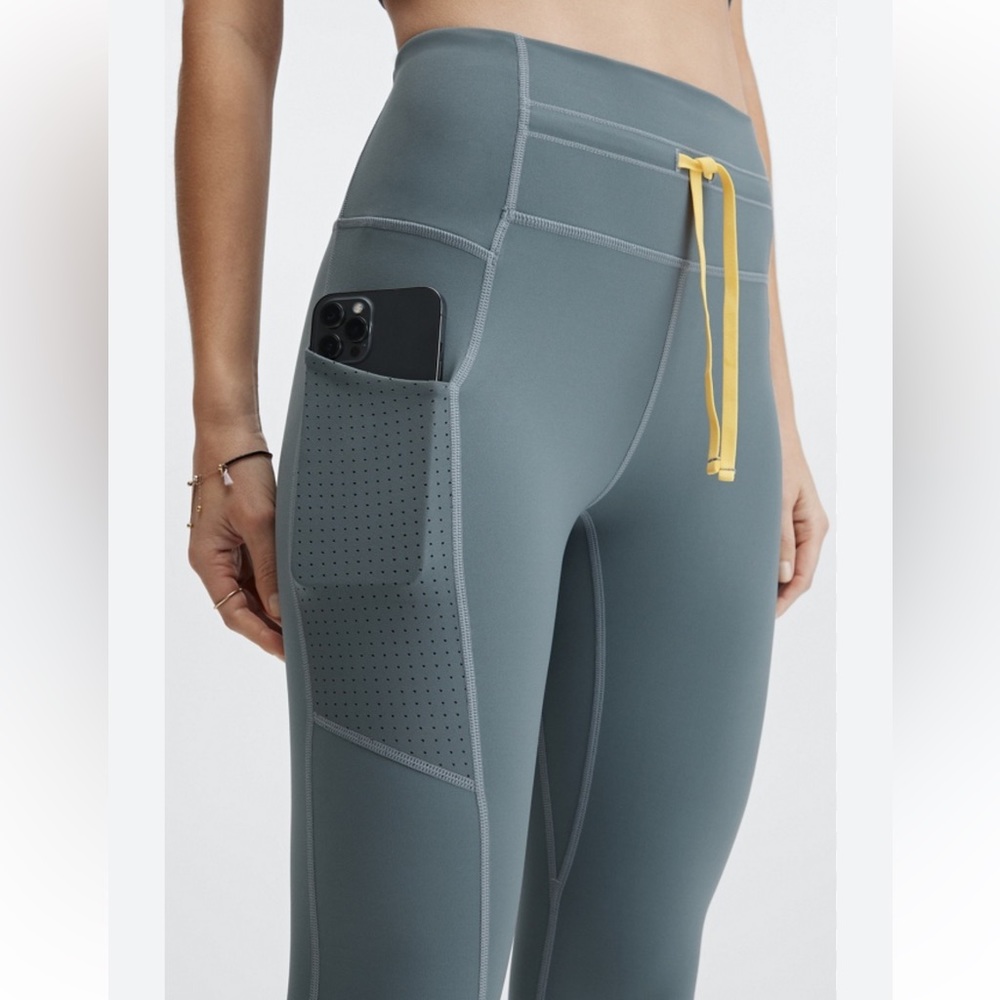 Set of two 2️⃣ top is small and bottom medium